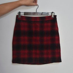 Banana Republic Red and Black Plaid Skirt Size 4